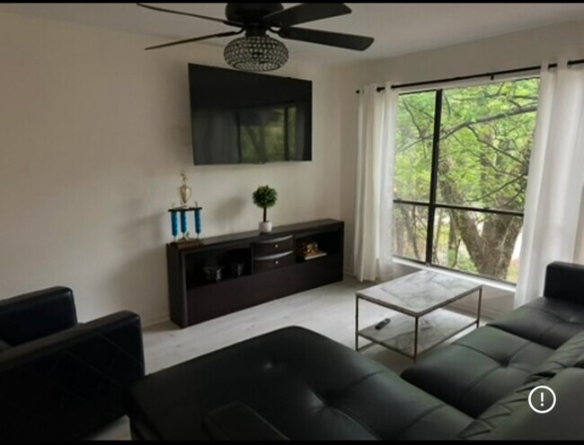 1043 Mariners Ct in Stone Mountain, GA - Building Photo - Building Photo