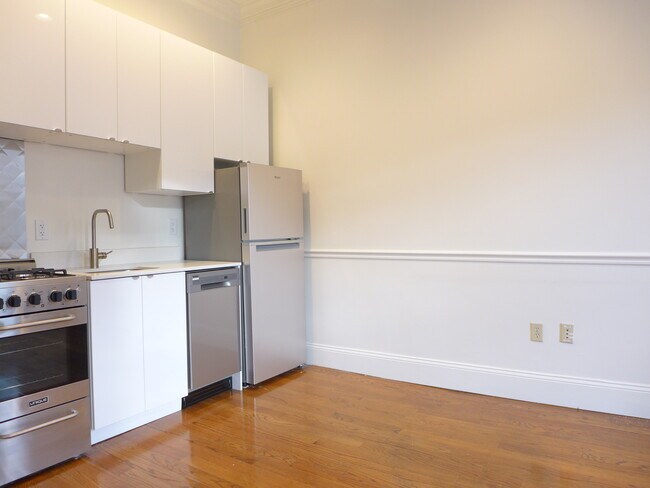 7 Wigglesworth St, Unit 1 in Boston, MA - Building Photo - Building Photo