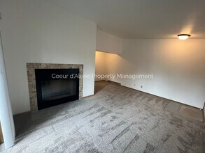 623 E Whispering Pines Ln in Coeur d'Alene, ID - Building Photo - Building Photo