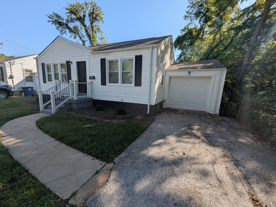 9920 Northgate Dr in St. Louis, MO - Building Photo