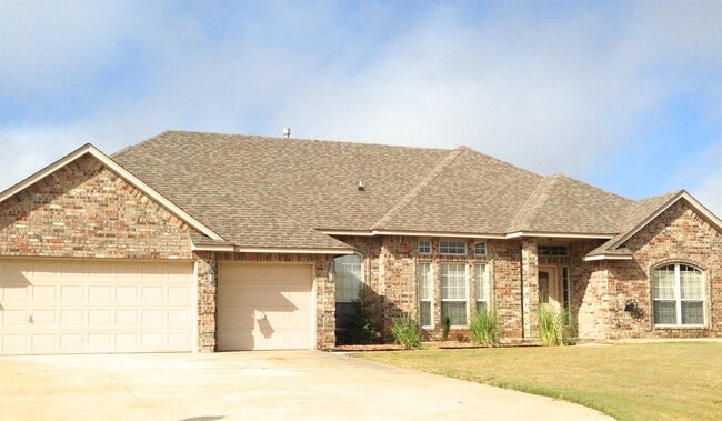 property at 813 W Windmill Ct