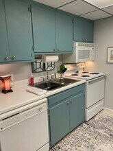 2100 W Beach Dr in Panama City, FL - Foto de edificio - Building Photo