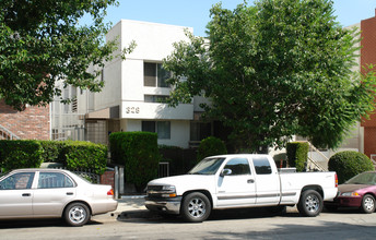 328 E Providencia Ave in Burbank, CA - Building Photo - Building Photo