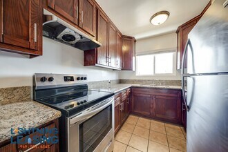 17346 Burbank Blvd in Los Angeles, CA - Building Photo - Building Photo
