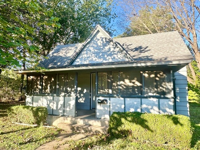 property at 517 N Walnut Ave