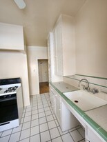 1825 Ivar Ave, Unit 209 in Los Angeles, CA - Building Photo