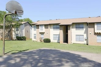 Longview Square in Longview, TX - Building Photo - Building Photo