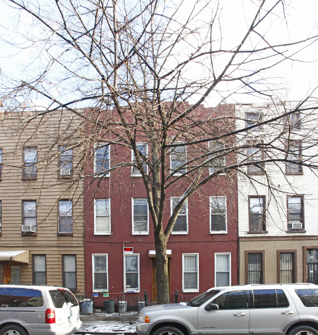 272 Himrod St in Brooklyn, NY - Foto de edificio - Building Photo