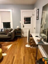 64 Endicott St, Unit 2nd Floor in Quincy, MA - Foto de edificio - Building Photo
