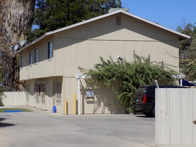 131 L St in Bakersfield, CA - Foto de edificio