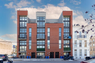 Greenpoint 282 in Brooklyn, NY - Foto de edificio - Building Photo