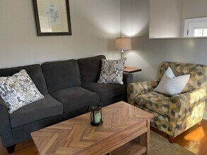 941 Jefferson Ave, Unit B in East Point, GA - Foto de edificio - Building Photo