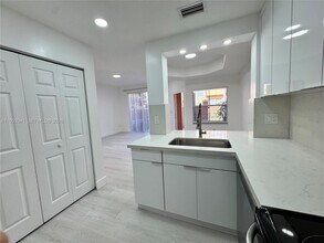 4911 Spinnaker Dr in Fort Lauderdale, FL - Building Photo - Building Photo
