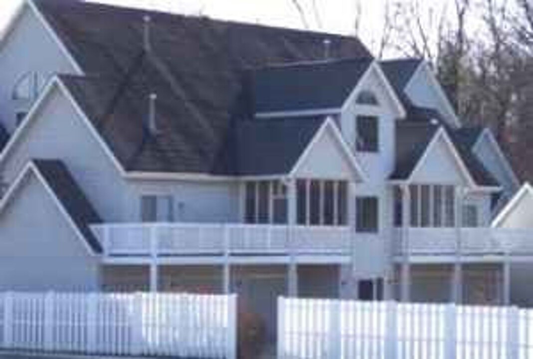 1374 S College Mall Rd in Bloomington, IN - Building Photo