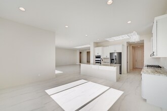 555 Jerry Bird Ct in Las Vegas, NV - Building Photo - Building Photo