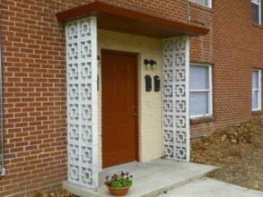 1043-1045 W Bank St in Winston-Salem, NC - Foto de edificio - Building Photo