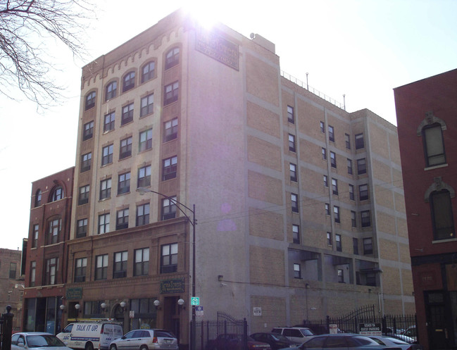 Lewis Towers in Chicago, IL - Building Photo - Building Photo