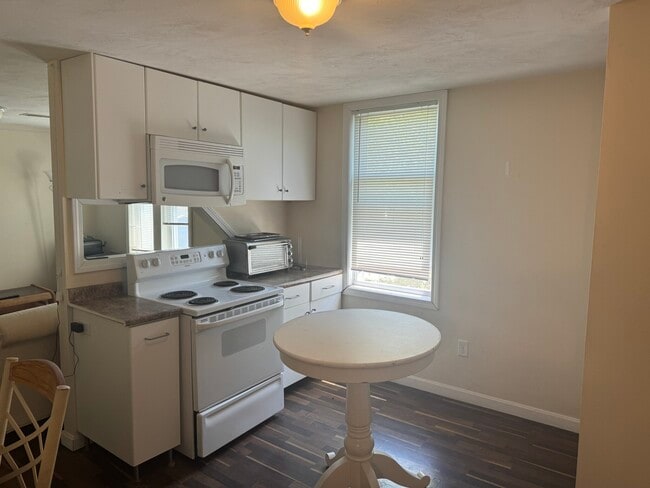 15 Wachusett St, Unit 3 in Worcester, MA - Building Photo - Building Photo