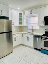 15-42-42 Utopia Pkwy in Queens, NY - Building Photo - Building Photo