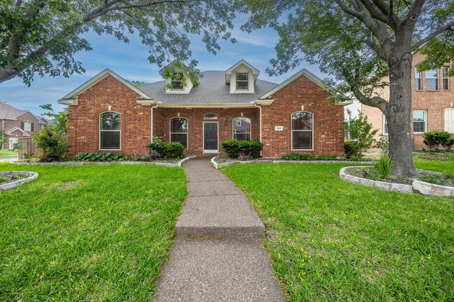 property at 11821 Cotswold Dr