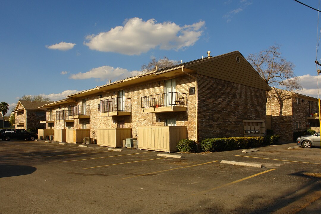 Coronado in San Antonio, TX - Building Photo