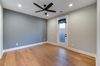 820 Wakefield Dr in Houston, TX - Building Photo - Building Photo