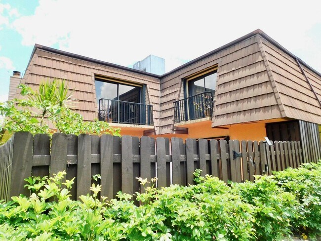 property at 4155 Turnberry Cir