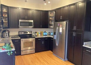 9703 Whitley Park Pl in Bethesda, MD - Foto de edificio - Building Photo