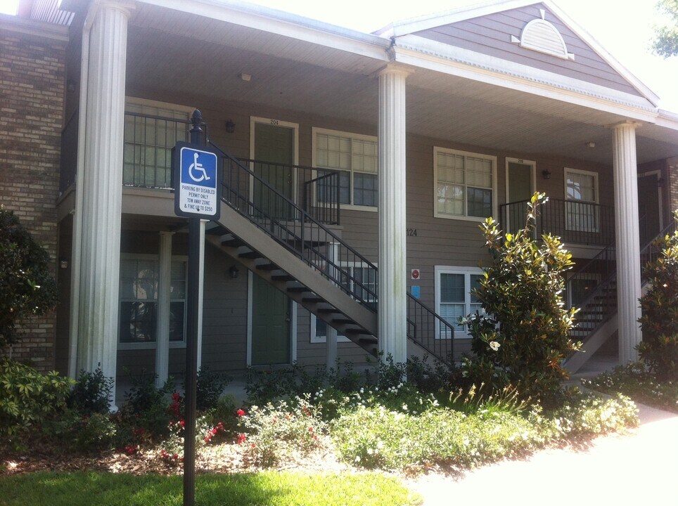 124 Reserve Cir, Unit 208 in Oviedo, FL - Building Photo