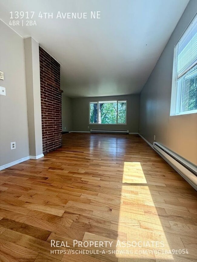 13917 4th Ave NE in Seattle, WA - Building Photo - Building Photo