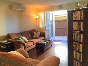 5404 Balboa Arms Dr in San Diego, CA - Building Photo - Building Photo