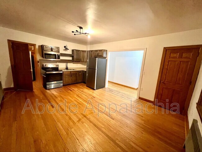 116 Cumberland Ct in Pikeville, KY - Building Photo - Building Photo