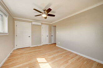 Courtyard at Sloans Lake in Lakewood, CO - Foto de edificio - Building Photo