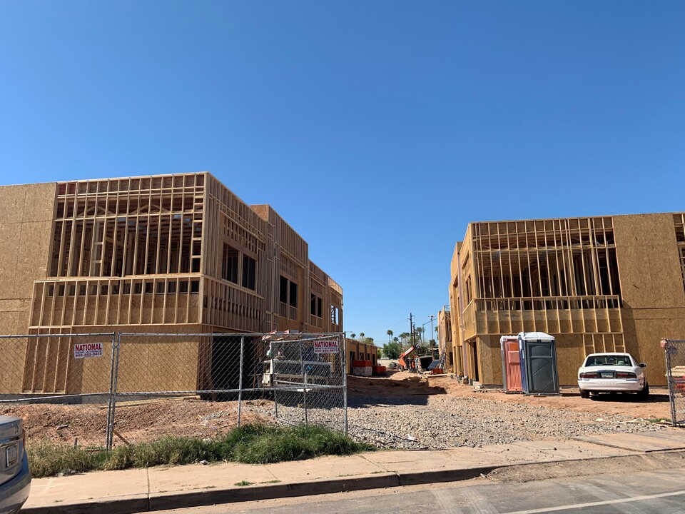 Village Crossing at Broadway in Mesa, AZ - Building Photo