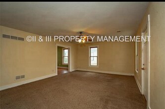 507 S Ash St in Ottawa, KS - Building Photo - Building Photo