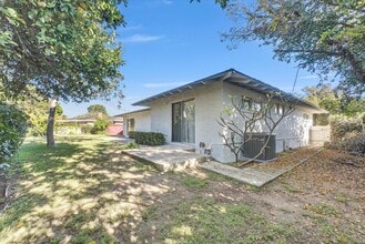 13981 Brenan Way in Santa Ana, CA - Foto de edificio - Building Photo