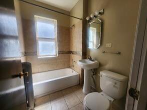5467 W Augusta Blvd in Chicago, IL - Building Photo - Building Photo