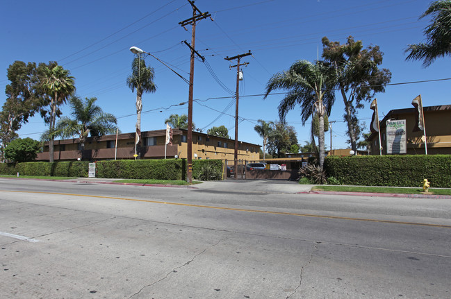 Palm Gate Apartments in South Gate, CA - Building Photo - Building Photo