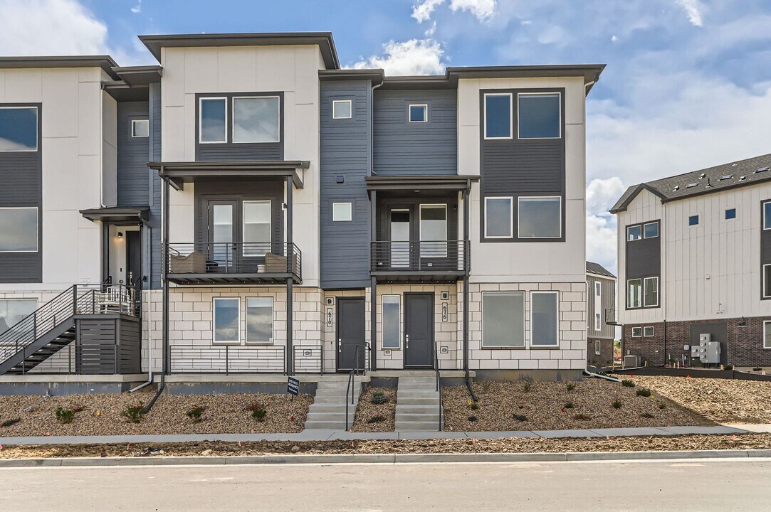 676 Saddle Dr in Erie, CO - Building Photo