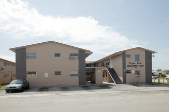 Trojan Park Apartments in Hialeah, FL - Building Photo - Building Photo