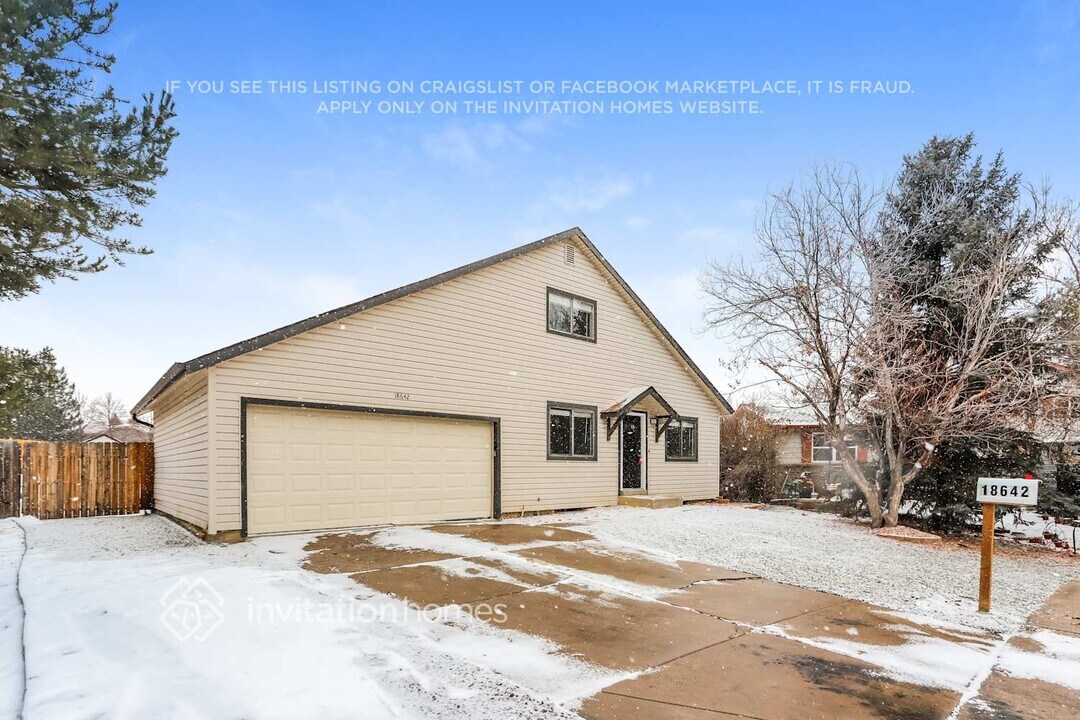 18642 E Brown Pl in Aurora, CO - Building Photo
