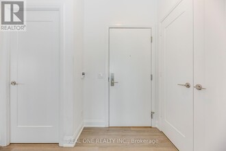 56 Annie Craig Dr in Toronto, ON - Building Photo - Building Photo