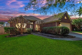1210 Foxland Chase St in Sugar Land, TX - Building Photo - Building Photo