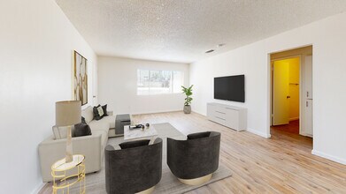 1710 Bruce St-Unit -29 in Anderson, CA - Building Photo - Building Photo