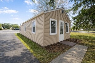 350 Waterloo Geneva Rd in Waterloo, NY - Building Photo