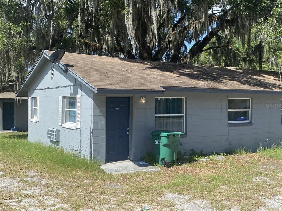 400 Terry St in Wildwood, FL - Building Photo