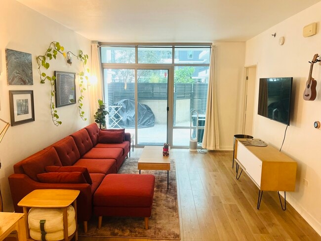 property at 425 W Beech St