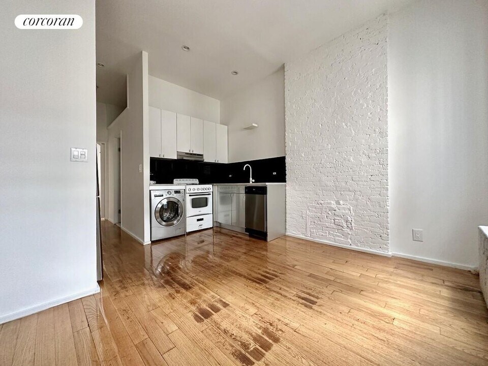 410 W 36th St. in New York, NY - Building Photo