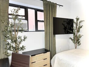 Furnished room/NOT APARTMENT in Brooklyn, NY - Foto de edificio - Building Photo