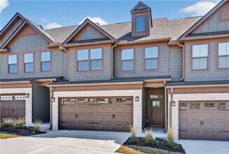 325 Enchanted Ct in Fayetteville, GA - Building Photo - Building Photo